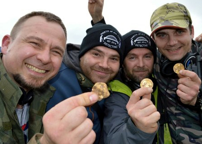 4 друзей нашедшие клад золотых монет. Бакингемшир (Хамблден)